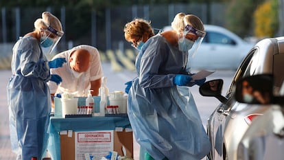 Trabajadores sanitarios en Roma, este sábado.