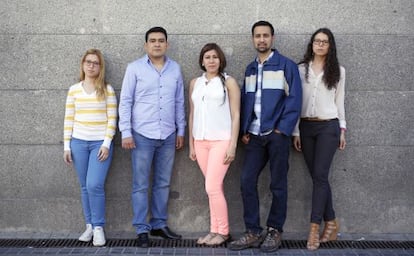 Jindy Morales (c) and Henry Sosa (second from left), with other Venezuelan students in Madrid.