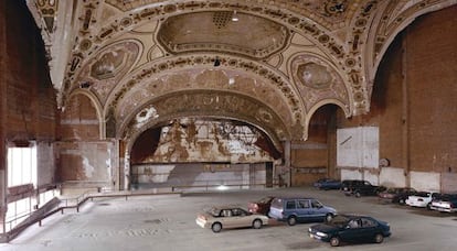 &#039;Michigan Theatre&#039; (1999), parte de la serie fotogr&aacute;fica dedicada a Detroit, del artista Stab Douglas.
