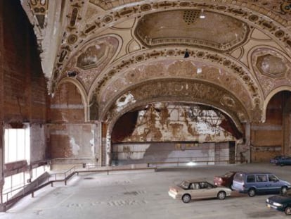 &#039;Michigan Theatre&#039; (1999), parte de la serie fotogr&aacute;fica dedicada a Detroit, del artista Stab Douglas.