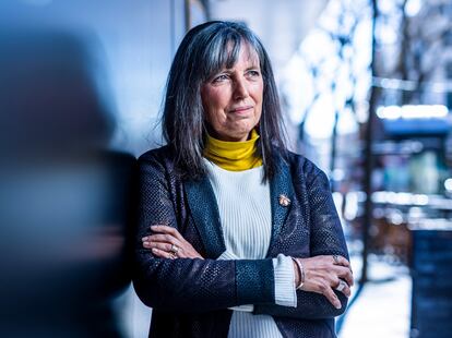 La escritora Claudia Piñeiro, en la calle Trafalgar, en Madrid, a principios del año pasado.