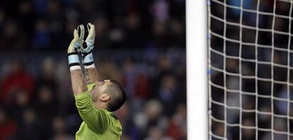 Víctor Valdés, durante un partido de su etapa en el Barcelona.