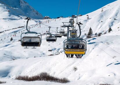 Un telesquí en los montes Dolomitas.