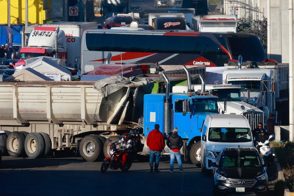 Los campesinos y los transportistas mexicanos bloquean carreteras de ...