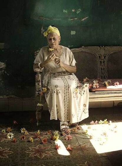 Omara Portuondo celebra sus sesenta años en la música con el disco <i>Gracias.</i>