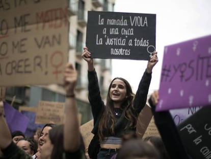 Manifestación estudiantil contra la sentencia del caso de La Manada, en el centro de Barcelona en 2019.