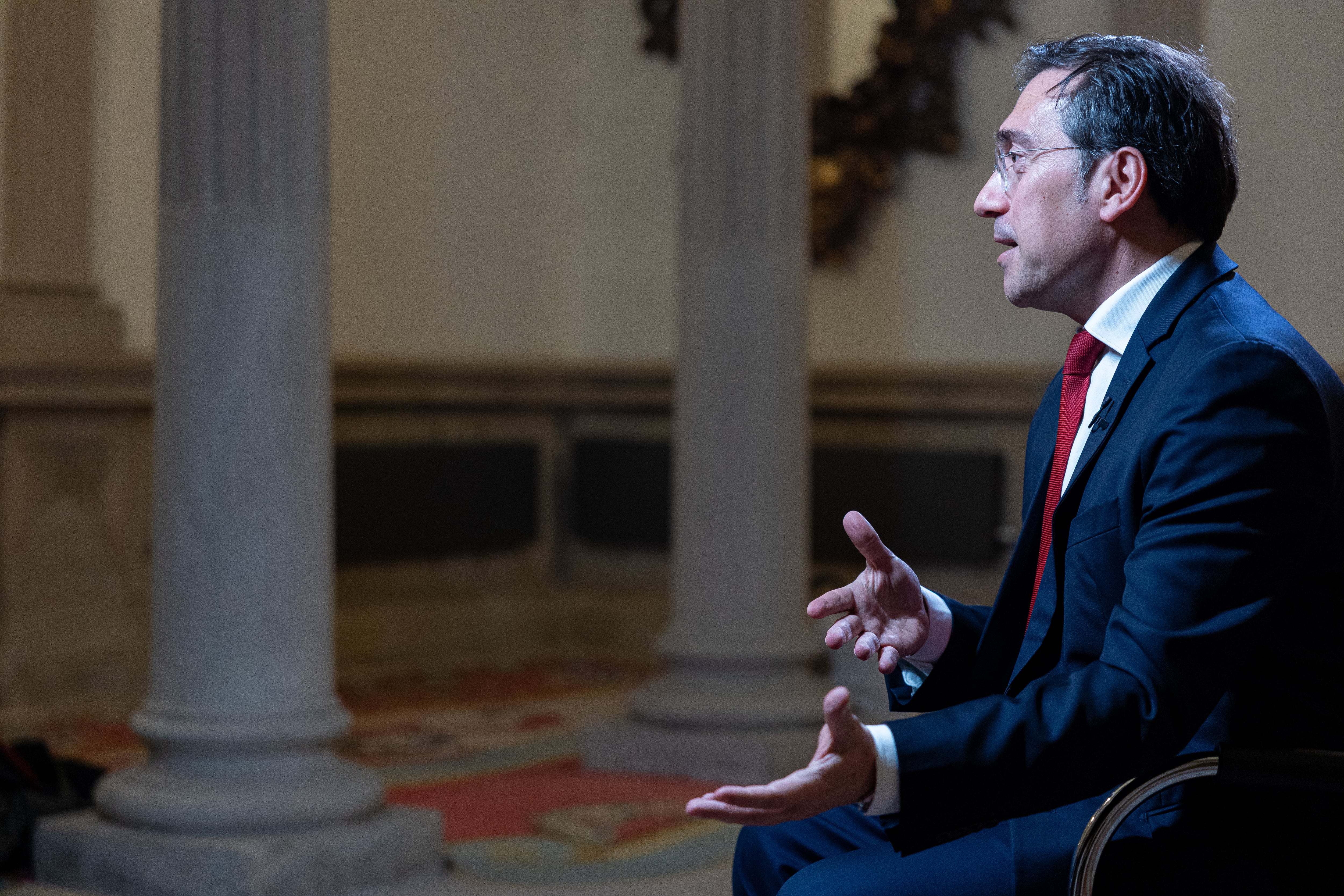 Albares, durante la entrevista este viernes en la sede del Ministerio de Asuntos Exteriores en Madrid.