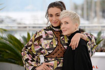 Camelia Jordana y Jeanne Added en el photocall de la película francesa 'Haut Les Filles'.