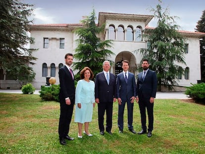 De izquierda a derecha, Pedro Karadjordjevic, Katarina y Alejandro, Felipe y Alejandro hijo, en una foto difundida en redes sociales.