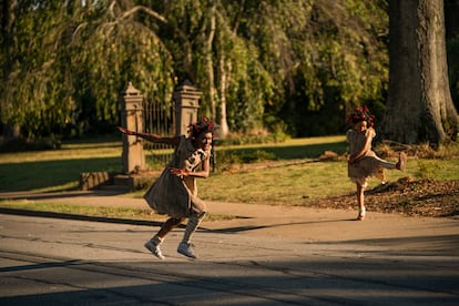 Bianca Brewton y Kaelynn Gobert-Harris  en 'Territorio Lovecraft', serie basada en la novela de Matt Ruff.