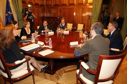 El presidente Ximo Puig con la ministra de Agricultura durante la reunión que han mantenido este martes. 