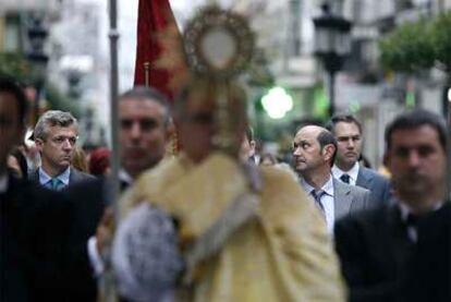 Rueda y Louzán, durante una procesión religiosa en A Estrada en 2011.