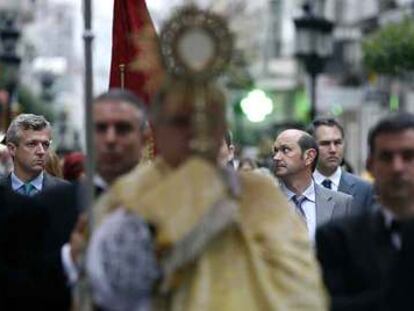 Rueda y Louzán, durante una procesión religiosa en A Estrada en 2011.