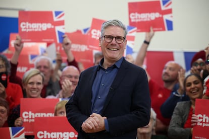 Keir Starmer, este miércoles, en un acto electoral en Redditch (Reino Unido)