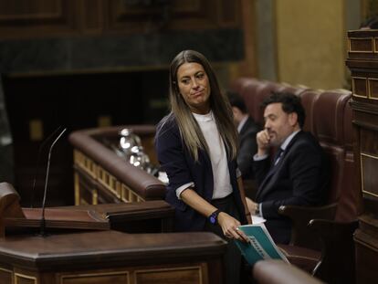 Míriam Nogueras, portavoz de Junts en el Congreso, da la réplica a Pedro Sánchez en el debate de investidura, este miércoles.