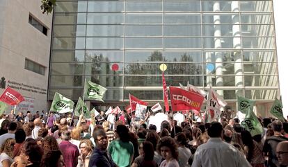 Funcionarios del sector de la Justicia se concentran esta mañana frente a la Ciudad de la Justicia de Valencia