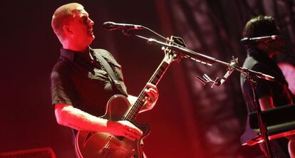 Josh Homme de The Queens of the Stones Age durante su concierto en el FIB