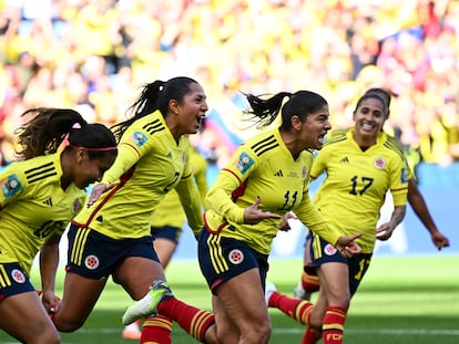 Catalina Usme celebra el primer gol de Colombia en el partido ante Corea del Sur por la Copa Mundial Femenina de la FIFA, este lunes.