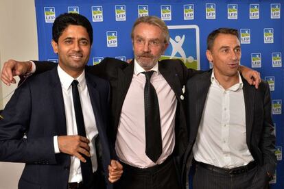 El presidente del PSG, Nasser al-Khelaïfi, junto con el presidente de la Liga francesa, Frédéric Thiriez y su homólogo del Toulouse, Olivier Sadran.