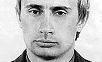 Vladimir Putin, en una foto de archivo, durante su etapa como agente de la KGB.