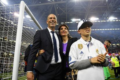 Zinedine Zidane, celebra la victoria junto a su familia.
