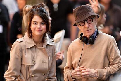 Selena Gomez y Woody Allen el pasado mes de septiembre durante el rodaje de 'A rainy day in New York'.