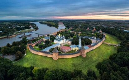 Vista aérea del kremlin de Nóvgorod, la ciudad más antigua de Rusia.