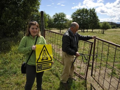 Janet Ortiz and her father on the land a fracking firm threatened to expropriate.