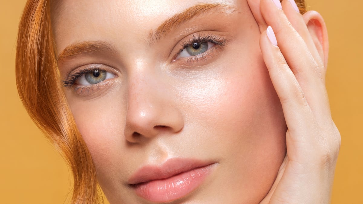 El mito ha caído, exfoliar no daña la piel, sino que la renueva