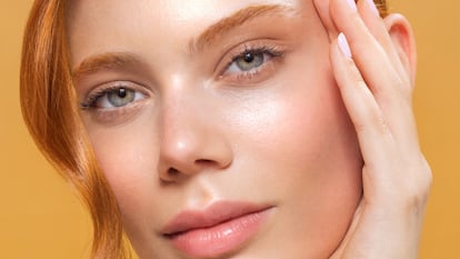 Artículo de EL PAÍS Escaparate sobre exfoliantes faciales.