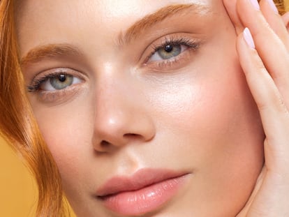 Artículo de EL PAÍS Escaparate sobre exfoliantes faciales.