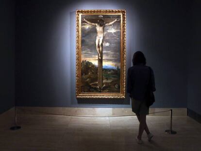  'Cristo crucificado', de Tiziano, en la muestra 'El Renacimiento en Venecia. Triunfo de la belleza y destrucción de la pintura', en el Museo Thyssen en 2017. 