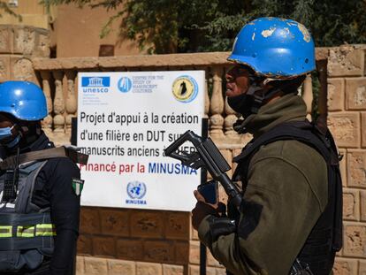 Members of the United Nations Police Force (UNPOL) in Mali operating within MINUSMA secure a delegation during a working mission in downtown Timbuktu, February 8, 2022.