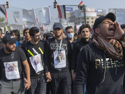 Concentración este jueves de jóvenes iraquíes por la muerte de un manifestante en Bagdad.
