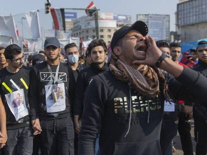 Concentración este jueves de jóvenes iraquíes por la muerte de un manifestante en Bagdad.