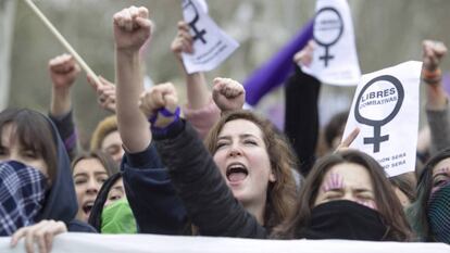 Un grupo de mujeres durante la huelga feminista del 8 de marzo.