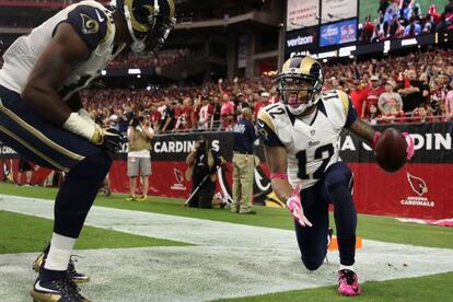 Stedman Bailey, de los Rams, celebra su anotación.