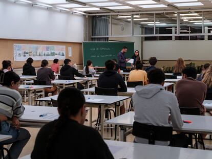 Estudiantes de Islas Canarias, durante la prueba de la EBAU.