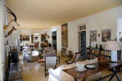 Salón de Finca Vigia, la casa de Ernest Hemingway, en Cuba.