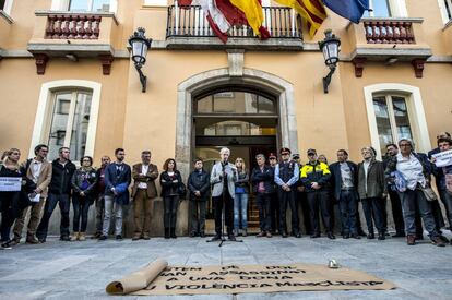 El alcalde de Blanes lee un manifiesto de condena al asesinato.