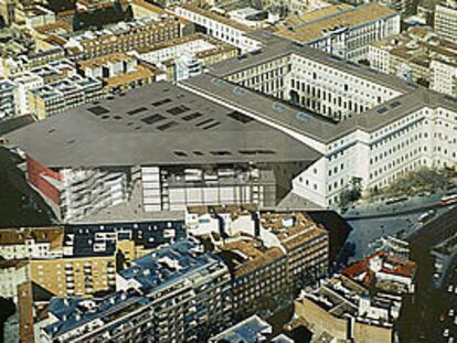 Montaje fotográfico del proyecto de ampliación del Museo Reina Sofía. A la izquierda, el edificio nuevo.