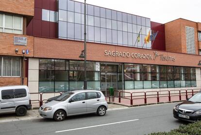 Fachada del colegio de los jesuitas en Logroño, donde daba clase hasta ahora el primero de los jesuitas acusados de abusos en el centro de la orden en Gijón.