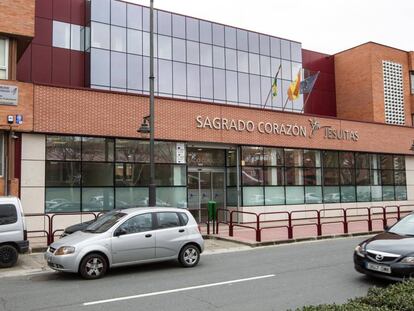 Fachada del colegio de los jesuitas en Logroño, donde daba clase hasta ahora el primero de los jesuitas acusados de abusos en el centro de la orden en Gijón.