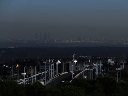 Contaminación y polución sobre Madrid.