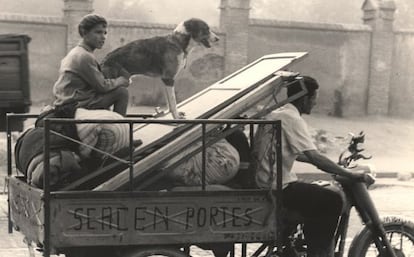 'Se acen portes', fotografía de Ontañón, realizada en Barcelona en 1955.
