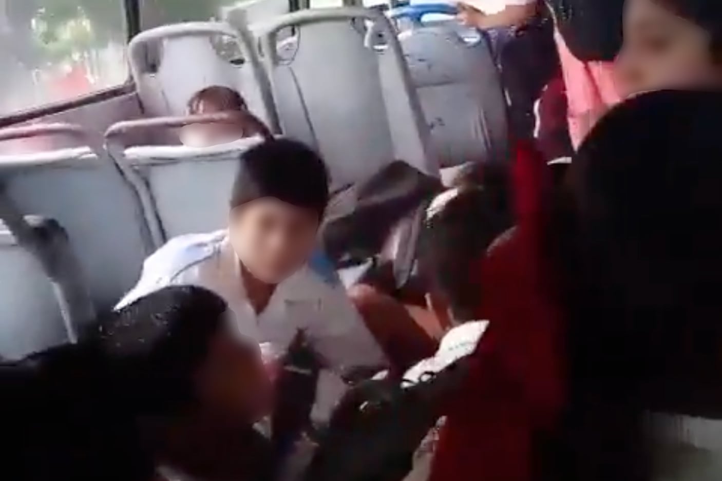 Un autobús lleno de estudiantes sobrevive a un ataque armado en Sinaloa