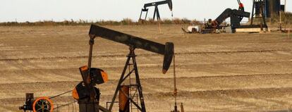 Campo de perforación de petróleo.