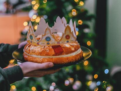 Sorprende a tus invitados con un roscón casero y moldéalo fácilmente. GETTY IMAGES.