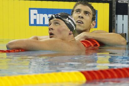 Ryan Lochte (delante) y Michael Phelps, después de una semifinal de los 200 metros libre.