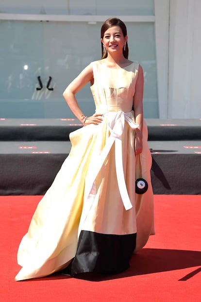 Zhao Wei, con otro de los diseños que ha lucido durante el festival.